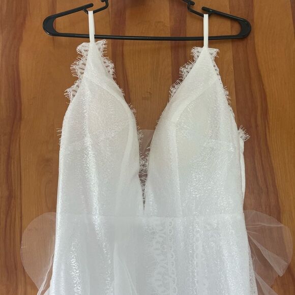 Hebeos White Embellished lace tulle Wedding Gown - Picture 3 of 11